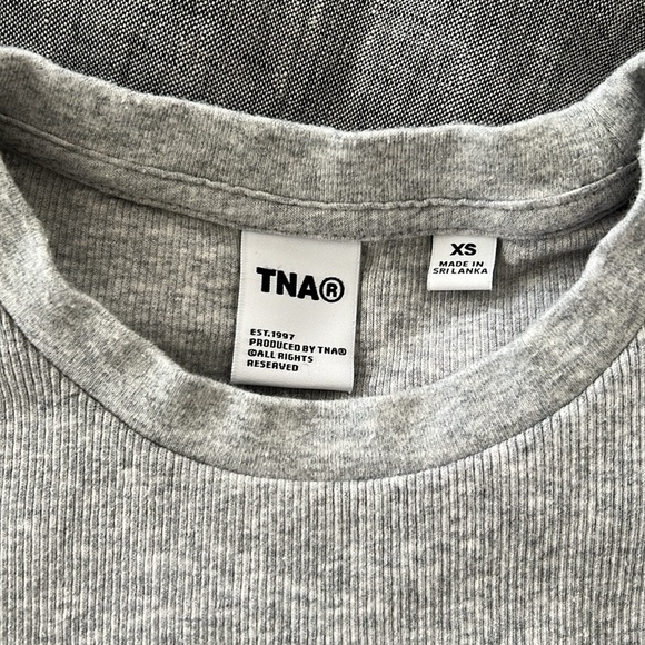 TNA Ribbed Crop Top - Picture 2 of 3